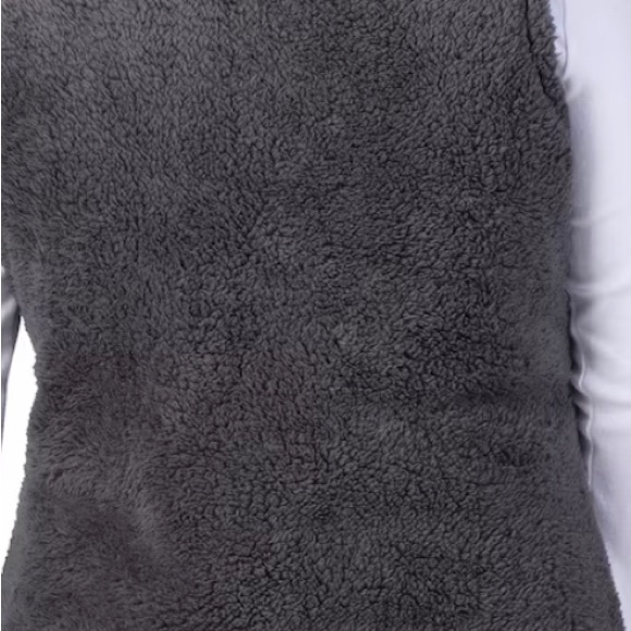 G-III Sports by Carl Banks Red/Pewter Tampa Bay Buc’s Reversible Full-Zip Vest - Picture 6 of 7